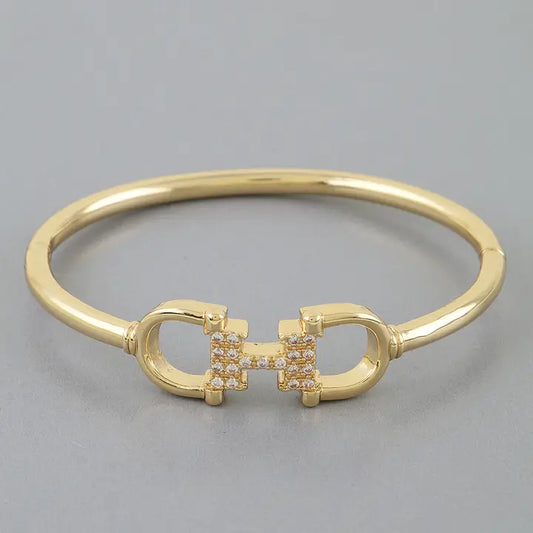 Jeweled Horse Shoe Link Chain Bracelet