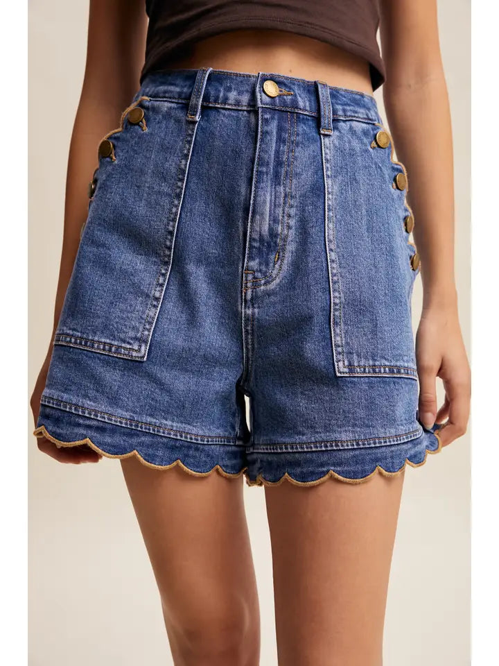 Scallop Button Side Shorts